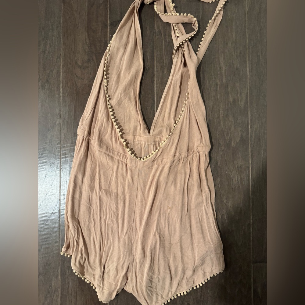 Very flattering romper !! - Picture 3 of 5